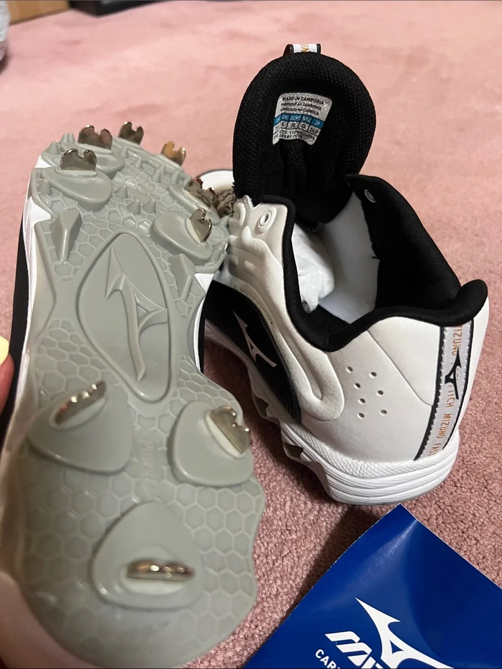 Women’s Mizuno Metal Softball Cleats